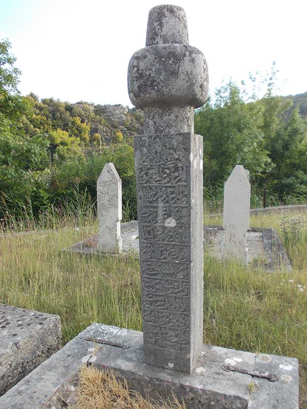 Stari nišani iznad sela Budmolića kod Tarčina