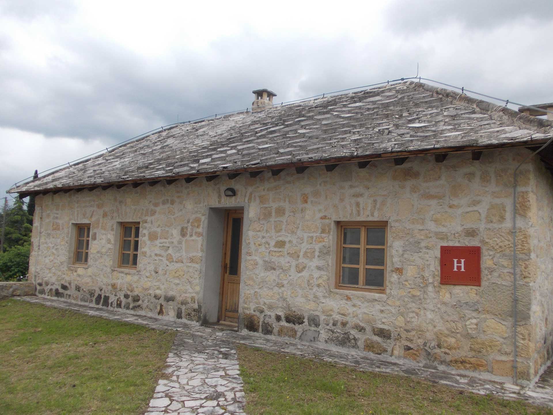 Stari nišani iznad sela Budmolića kod Tarčina