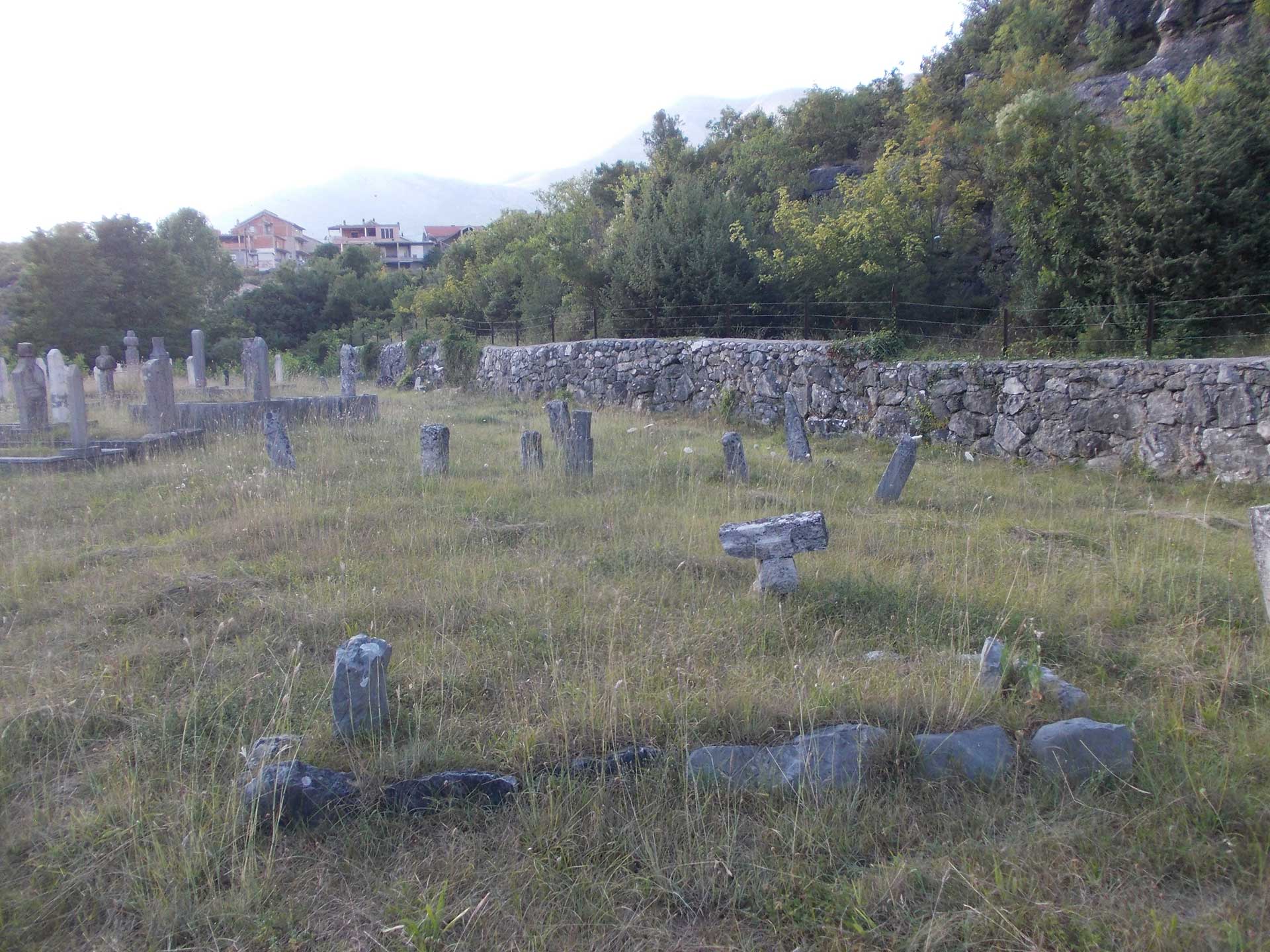 Stari nišani iznad sela Budmolića kod Tarčina