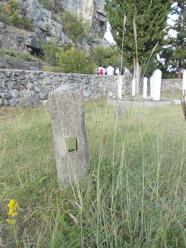 Stari nišani iznad sela Budmolića kod Tarčina