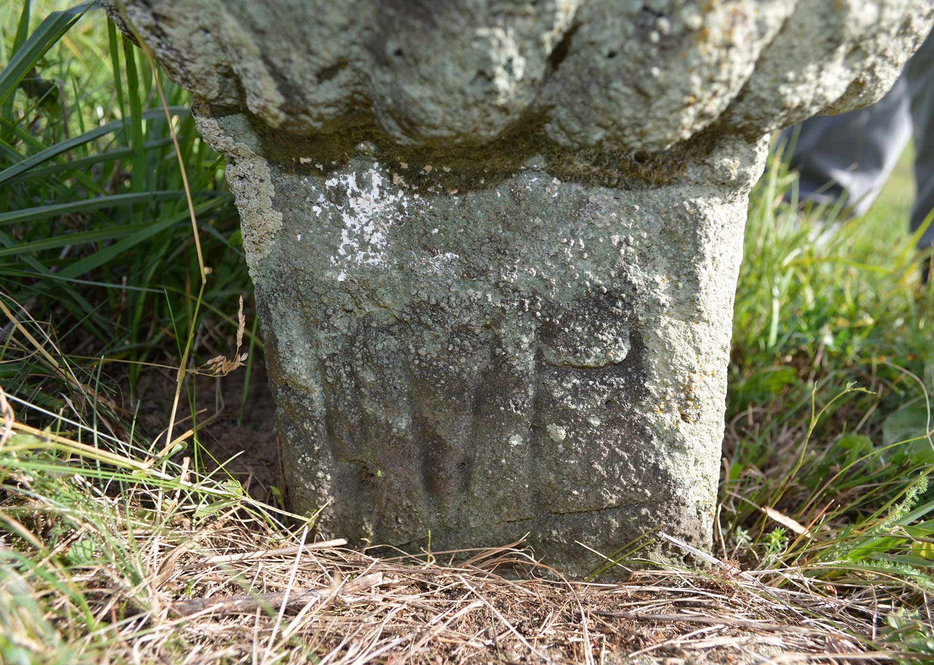 Stari nišani iznad sela Budmolića kod Tarčina