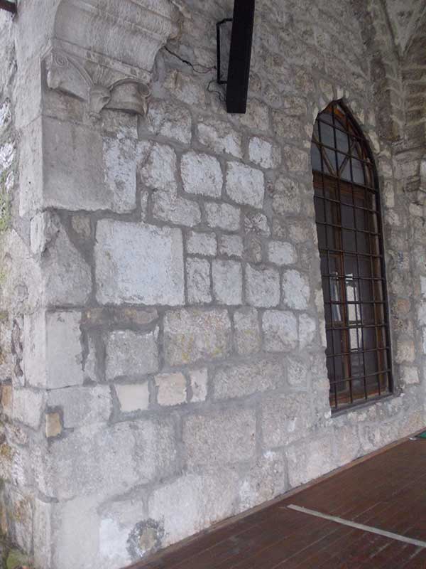 Stari nišani iznad sela Budmolića kod Tarčina