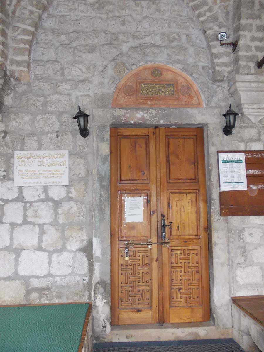 Stari nišani iznad sela Budmolića kod Tarčina