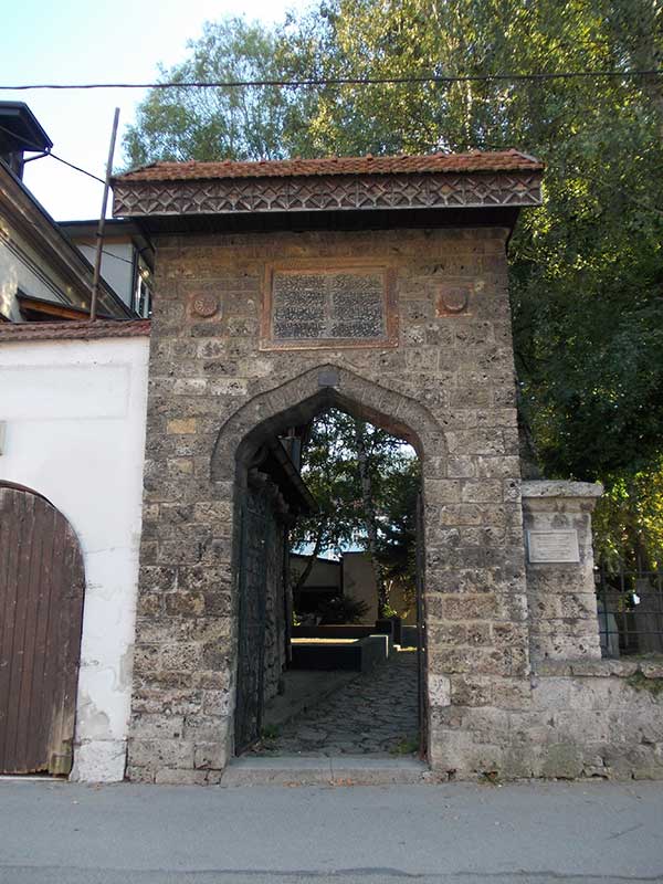 Stari nišani iznad sela Budmolića kod Tarčina